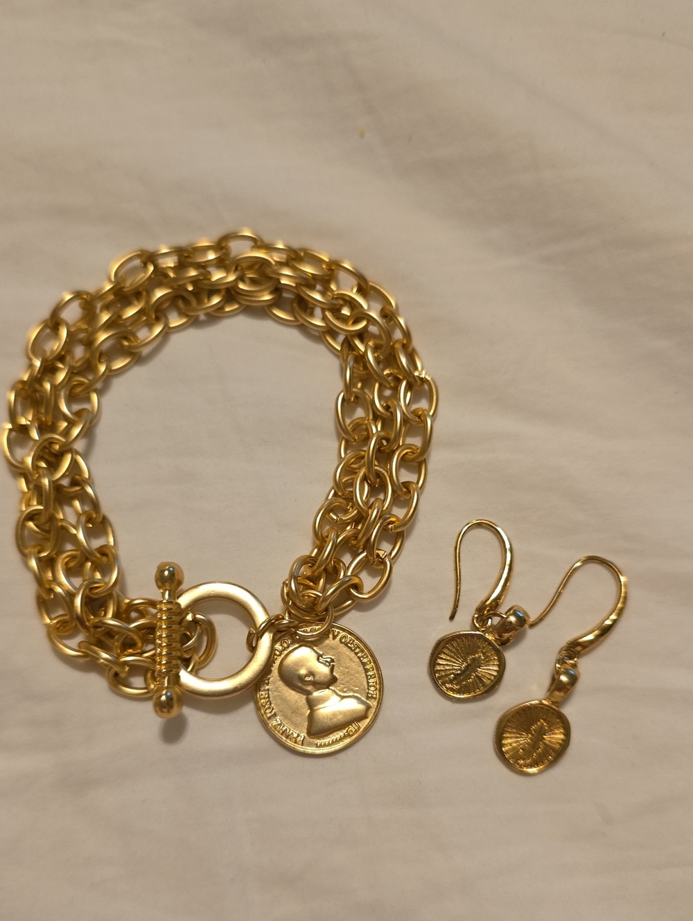 Gold-Tone Multi-Link Chain Bracelet with Coin Pen X xdant And Matching Earrings